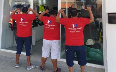 Clientes contentos con sus uniformes