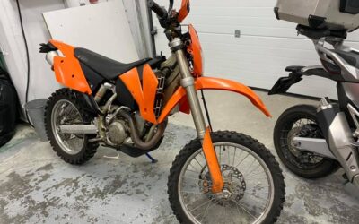 Rotulación moto de enduro KTM.